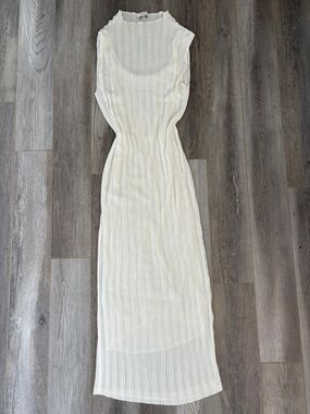 Babaton Textured Sleeveless Pleated Midi Sheath Dress in Off White Small